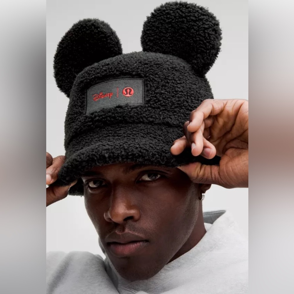 NWT Disney x lululemon
Textured Fleece Bucket Hat Black - Picture 4 of 5
